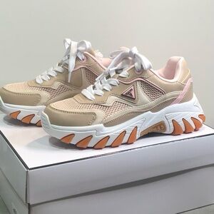 GUESS Women SneakerColor Medium Natural GW Nowah Size 6.5 M